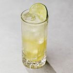 Receta de cóctel de limonada con menta y albahaca