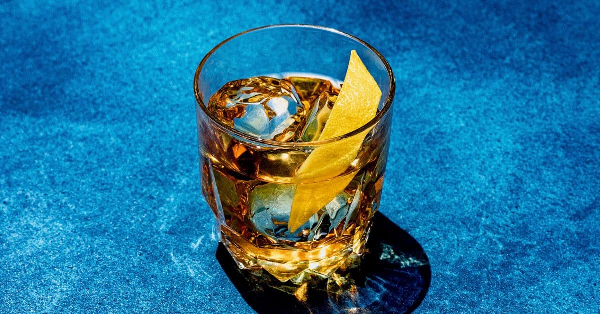 Receta de cóctel Old Fashioned con tequila especiado